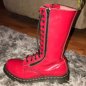 Dr. Martens 14 eyelet boot